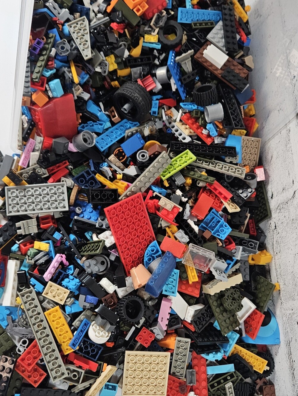 LEGO Mixed Bulk Lot 2.45kg Random Bricks Parts Minifigures Wheels Pieces - Picture 7 of 9